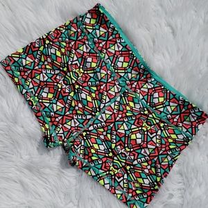 Geometric Athleisure Shorts Live Love Dream